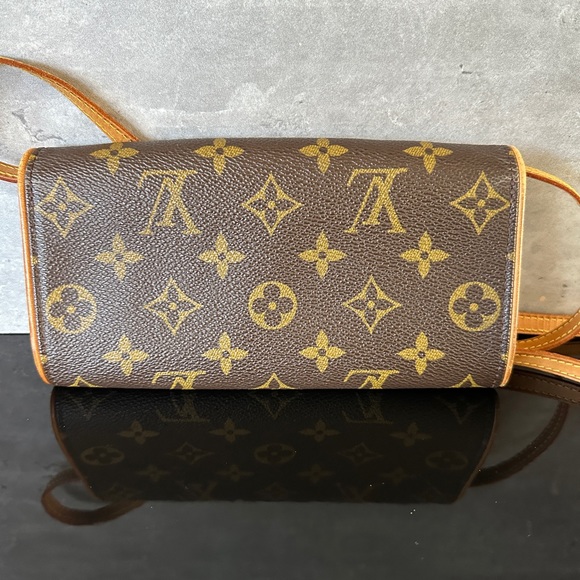 Authentic Louis Vuitton Pochette Twin PM - Picture 3 of 14